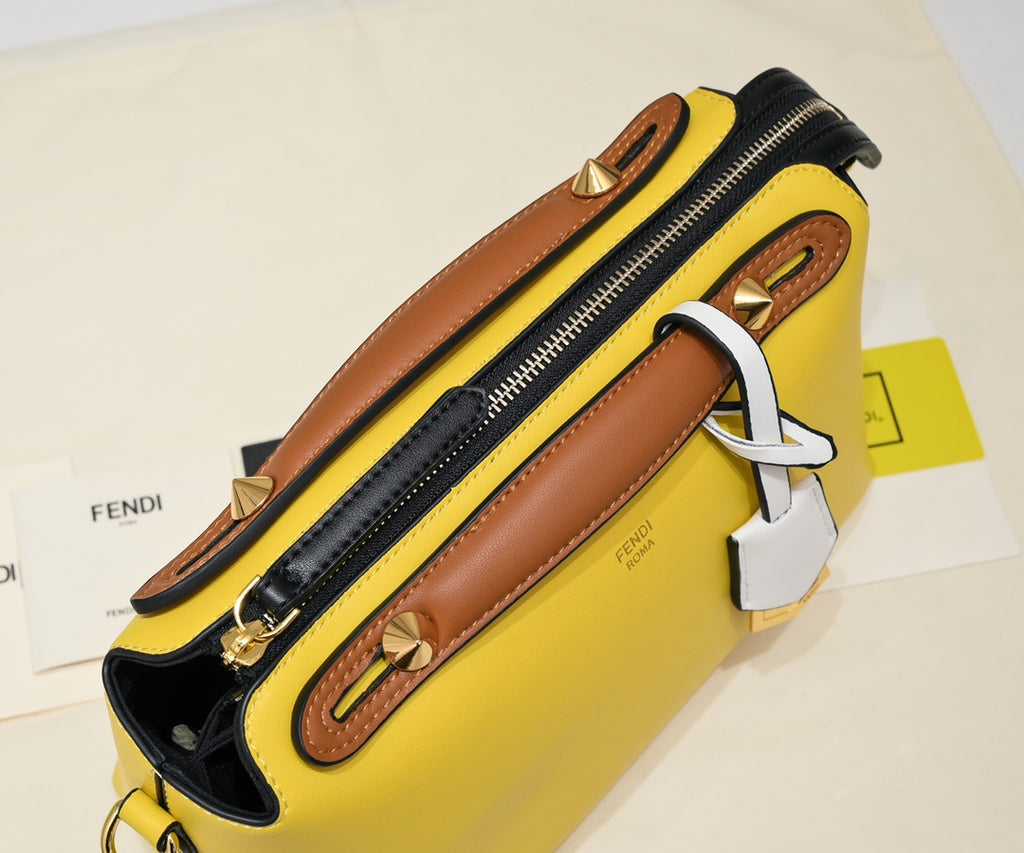 B12X43F132 Popular leather bag 