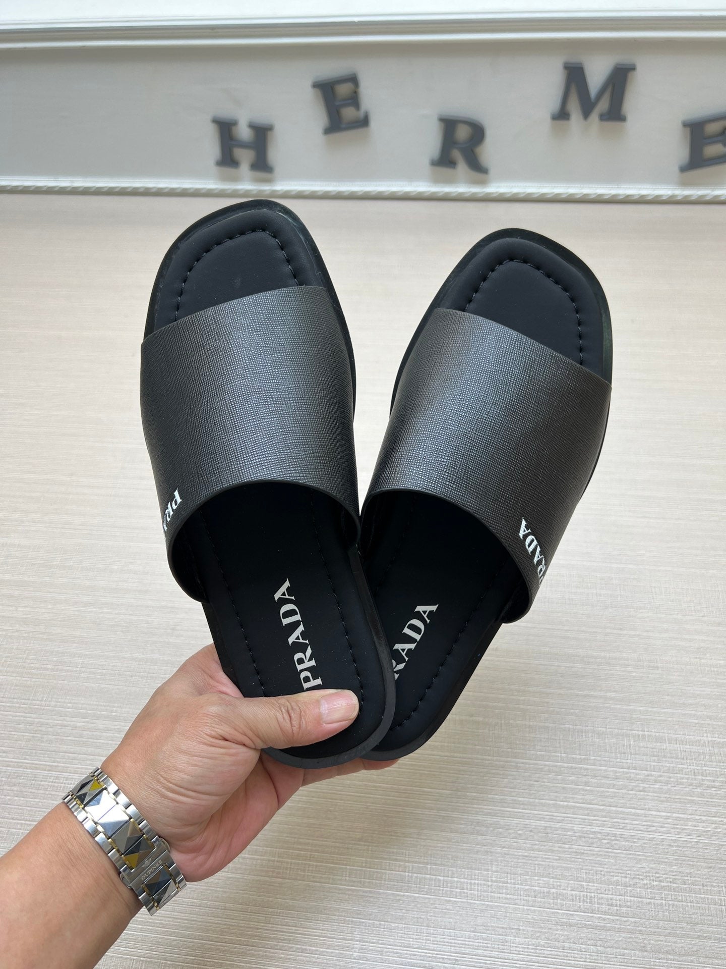 Z5ZPD72  Popular slippers