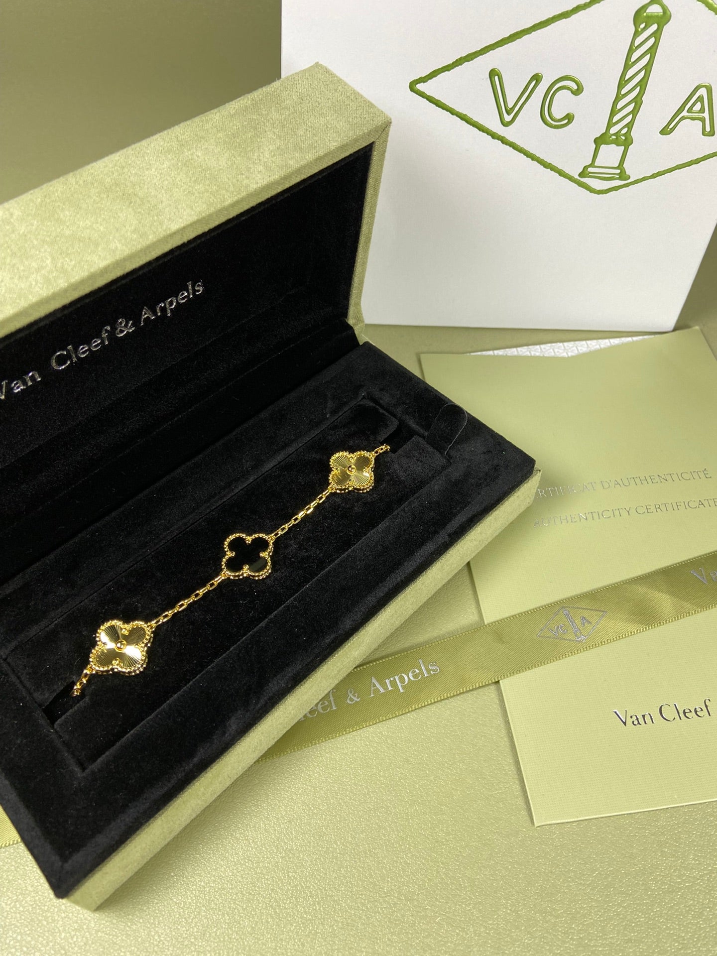 X5X94VA181K  Popular bracelets  5 flowers normal size1.5cm flower