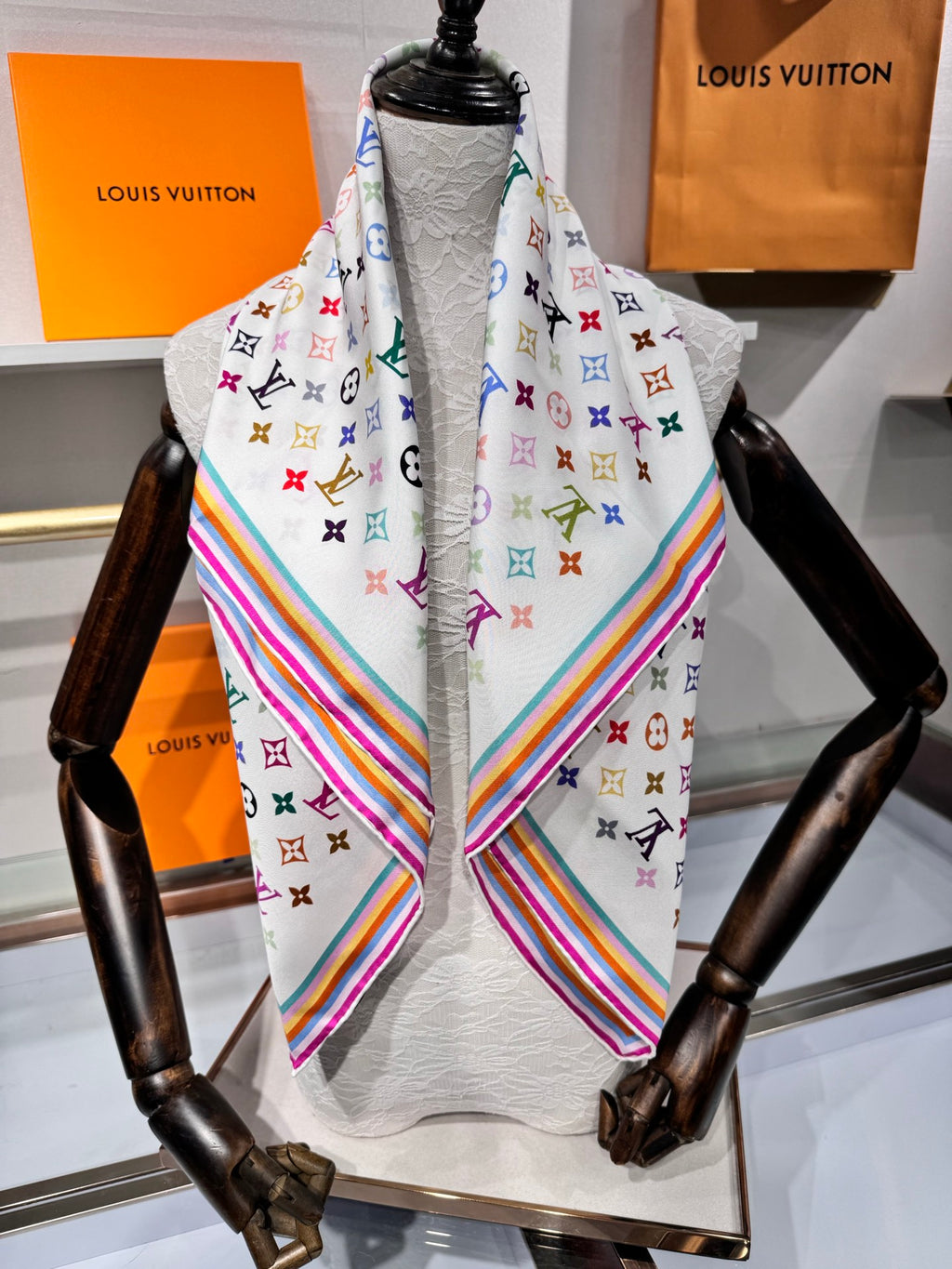 W1N55E89 Popular Silk Scarve