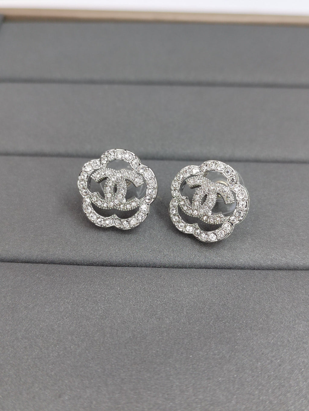 X1Q45C12E Popular Earrings