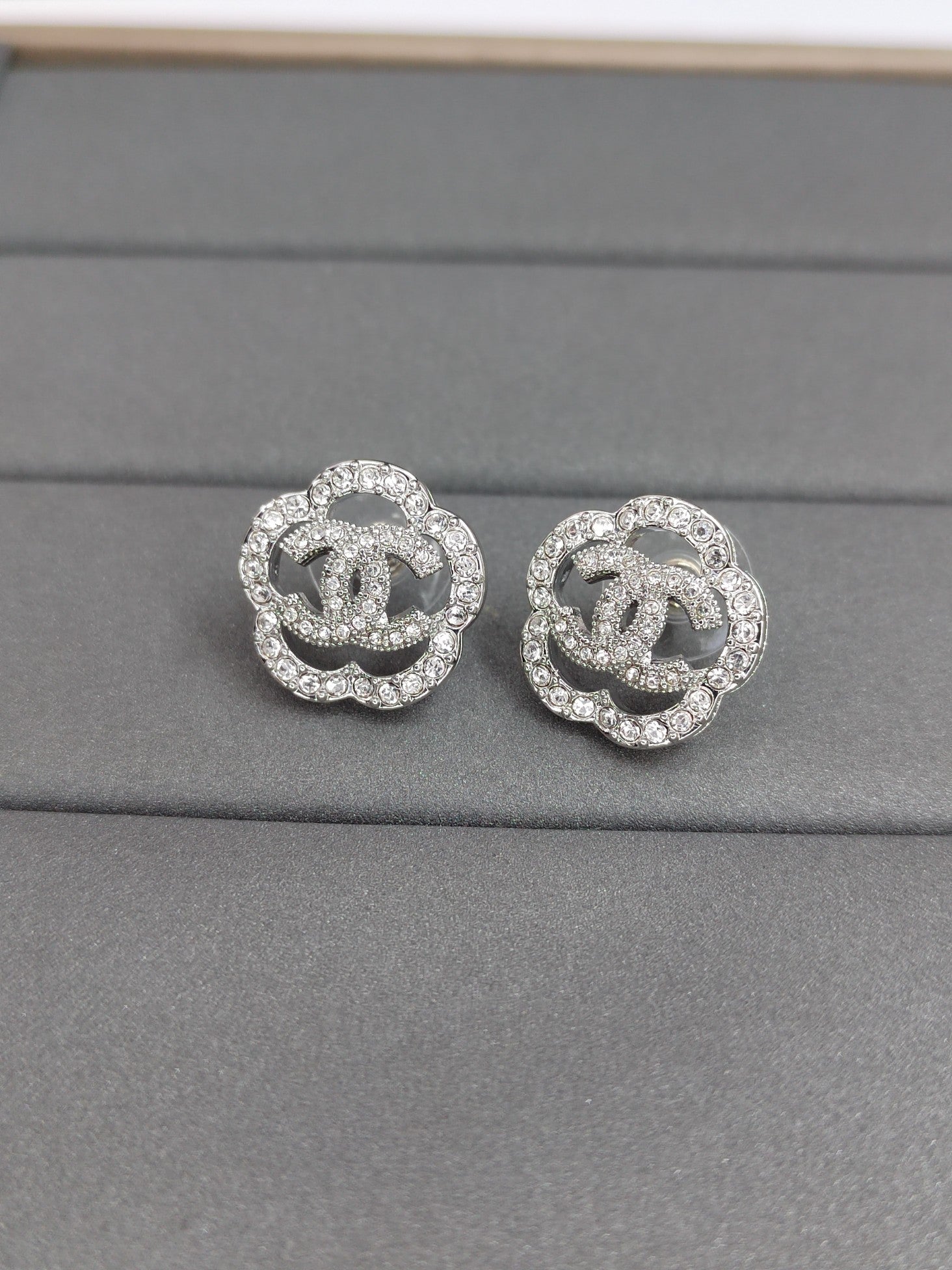 X1Q45C12E Popular Earrings