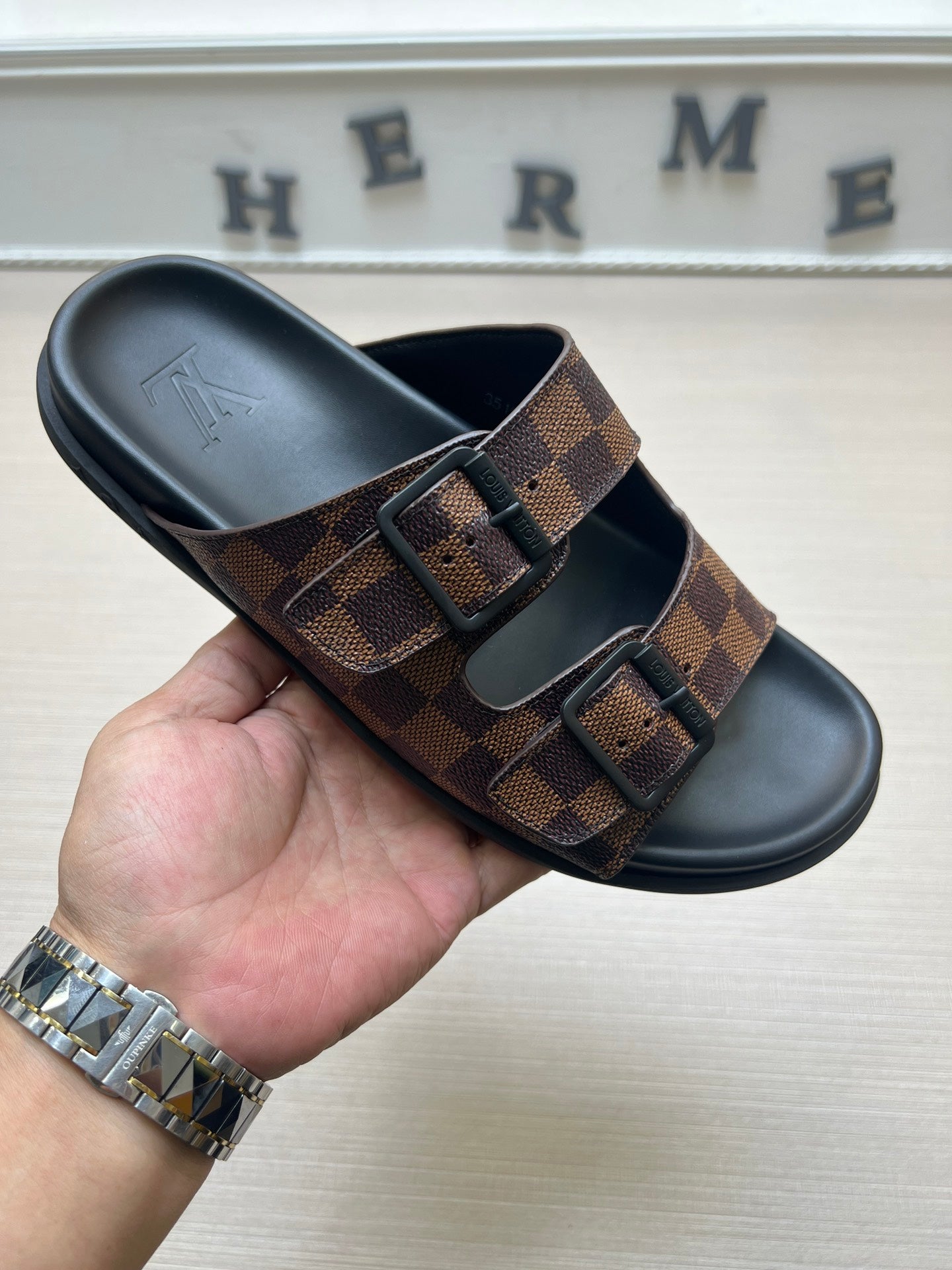 Z5ZE60 Popular slippers