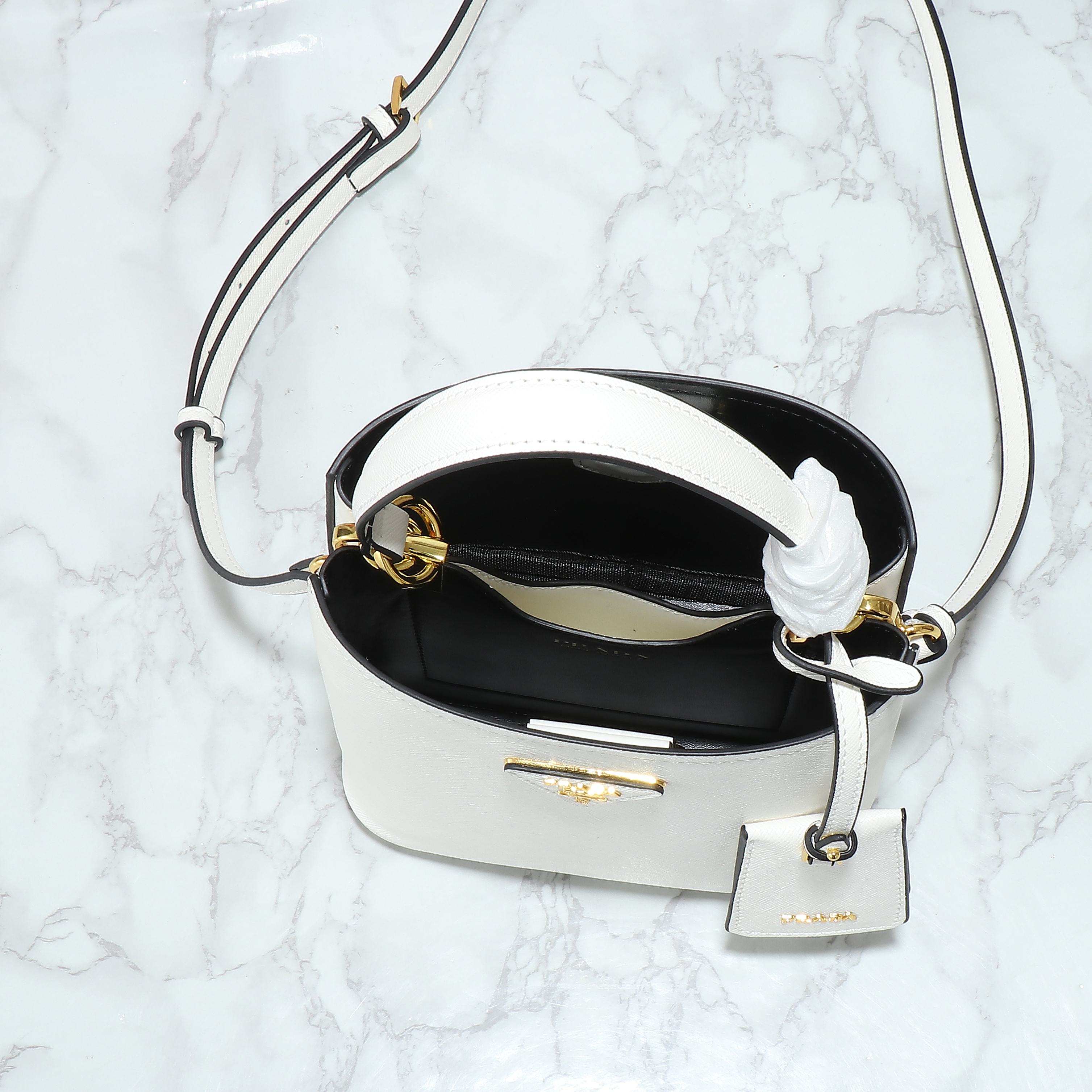 B1W35P102 Popular  leather bag