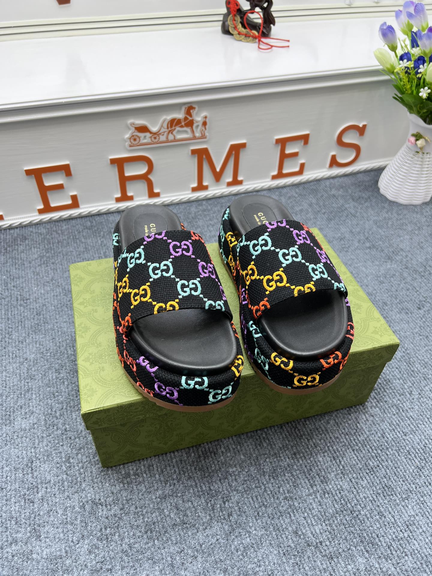 Z5YB72 Popular leather sandals