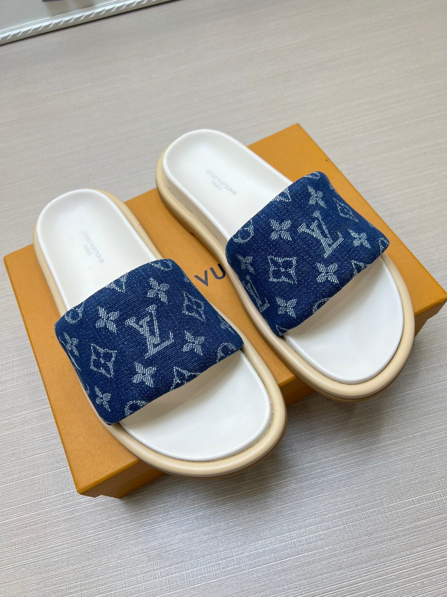 Z5Z35E302 Popular Slippers