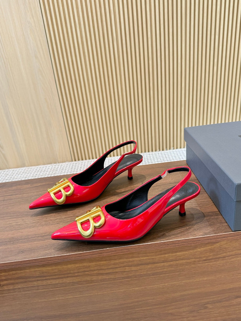 Z2Q55J45 Popular  leather High heels