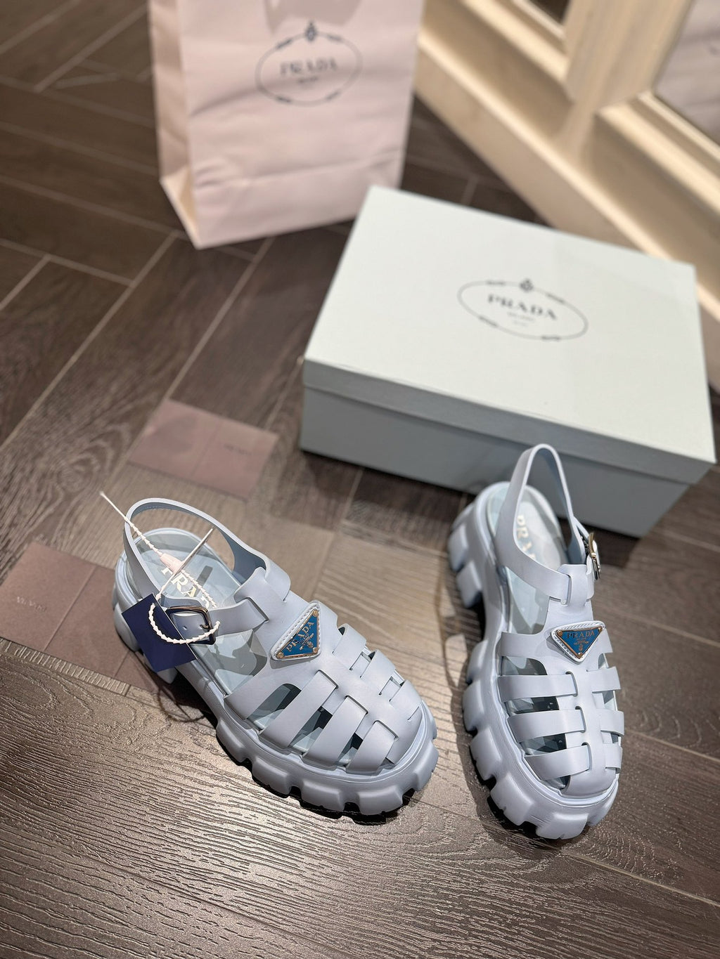 Z2R85P51  Popular high-quality shoes