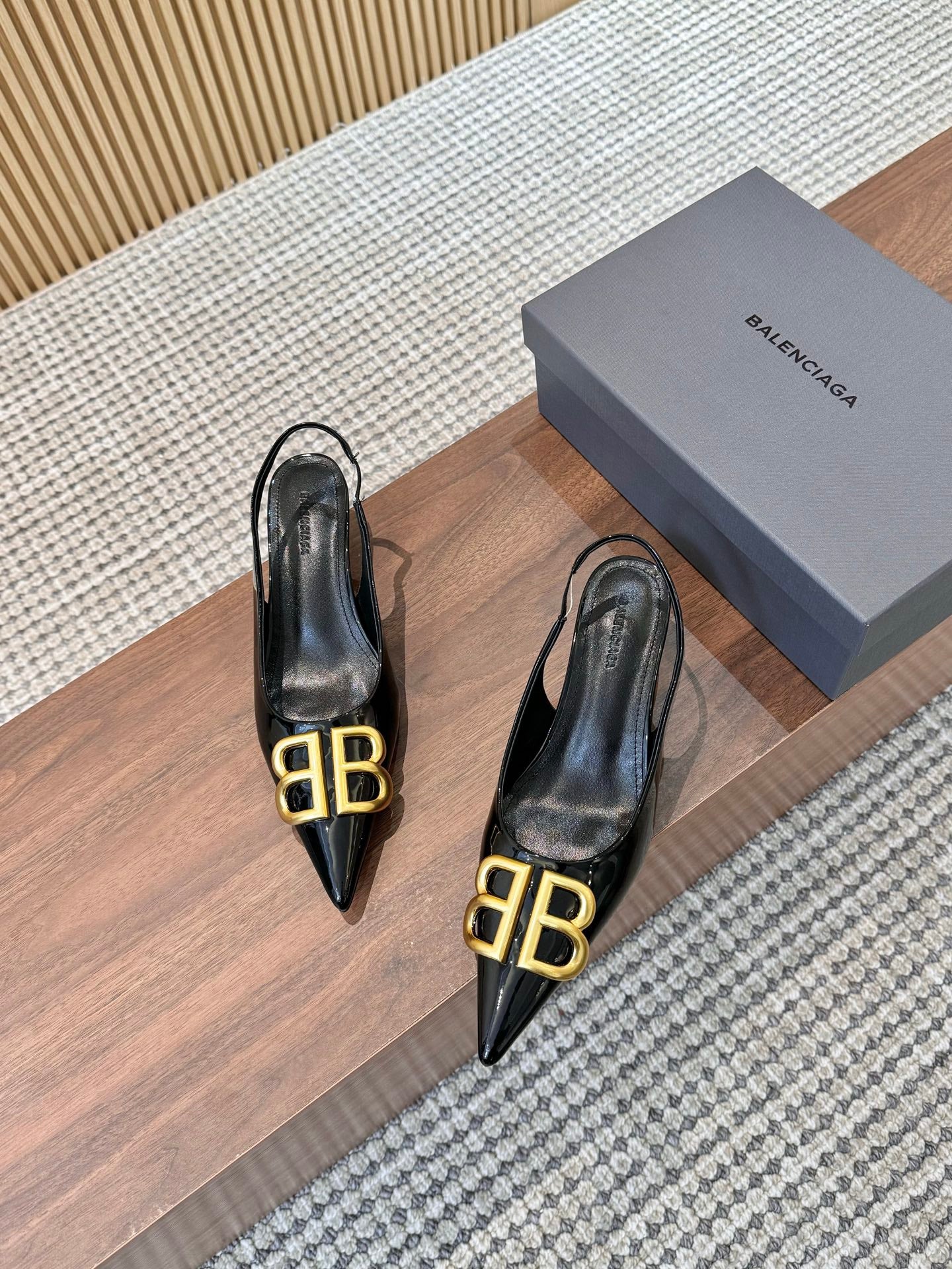 Z2Q55J45 Popular  leather High heels