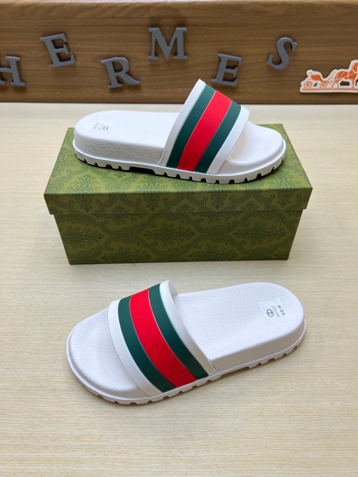 Z5X76B7  Popular slippers