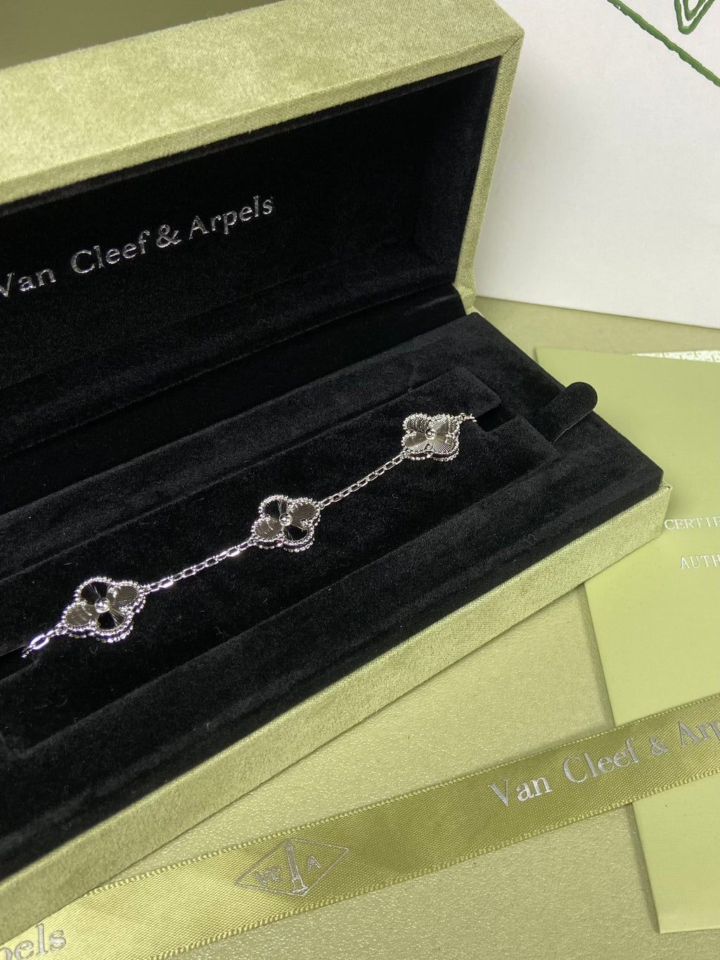 X5X94VA181K  Popular bracelets  5 flowers normal size1.5cm flower