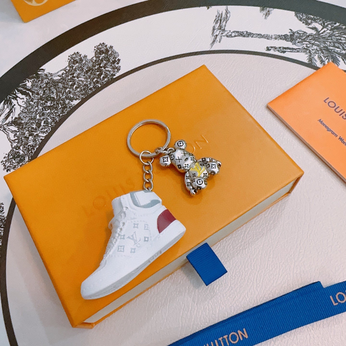 A1Z105E70 Popular bag 's charms accessories