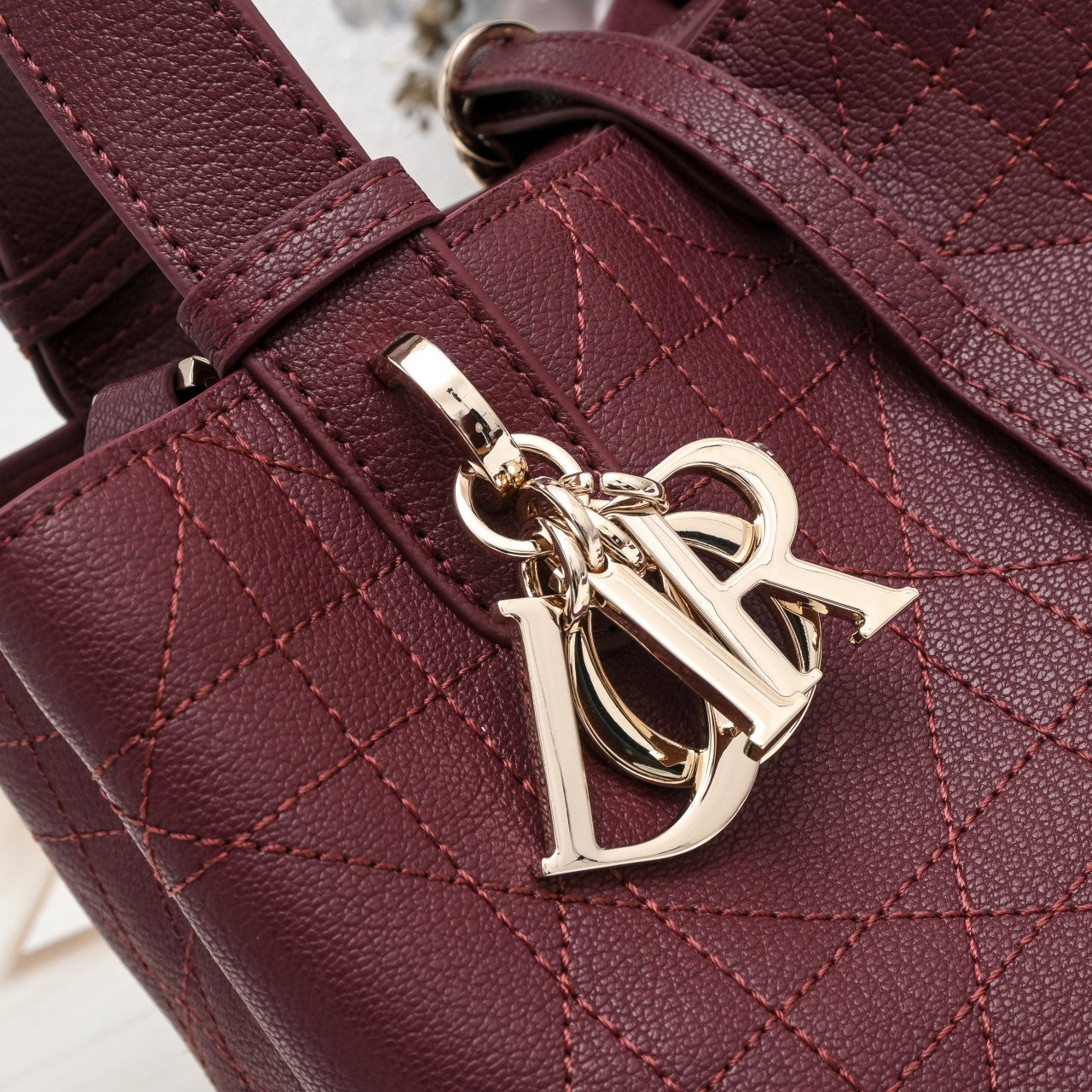 B1R76D42 Popular leather bag