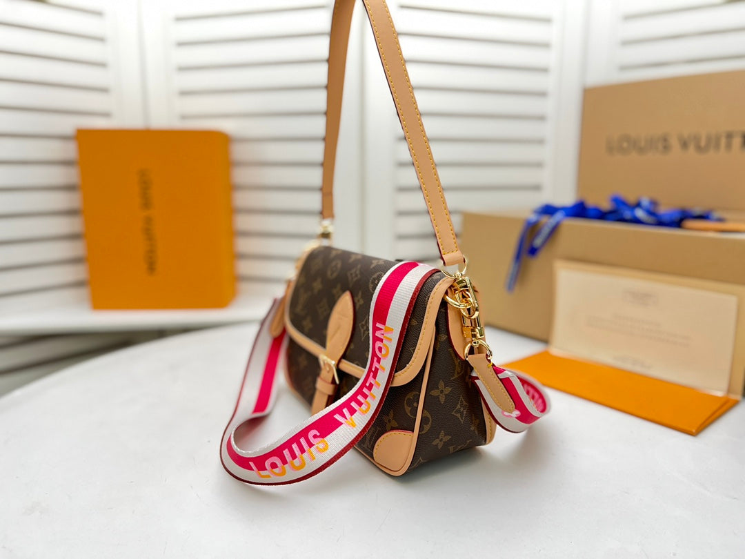 B12X73E28 Popular leather bag 