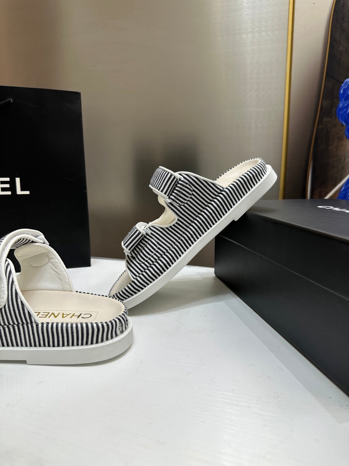 Z1R45C1  Popular sandals