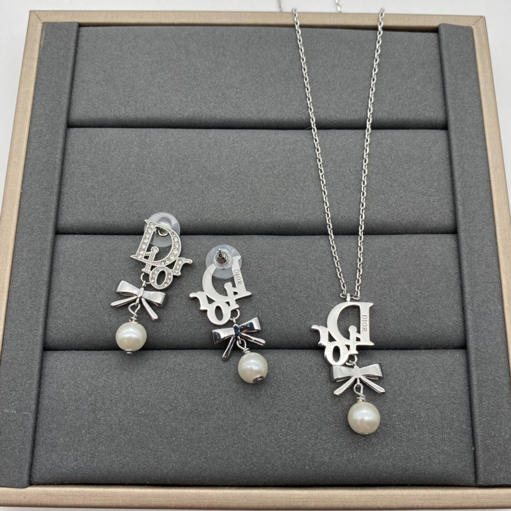 X1Q85D136X Popular Necklace. Earrings