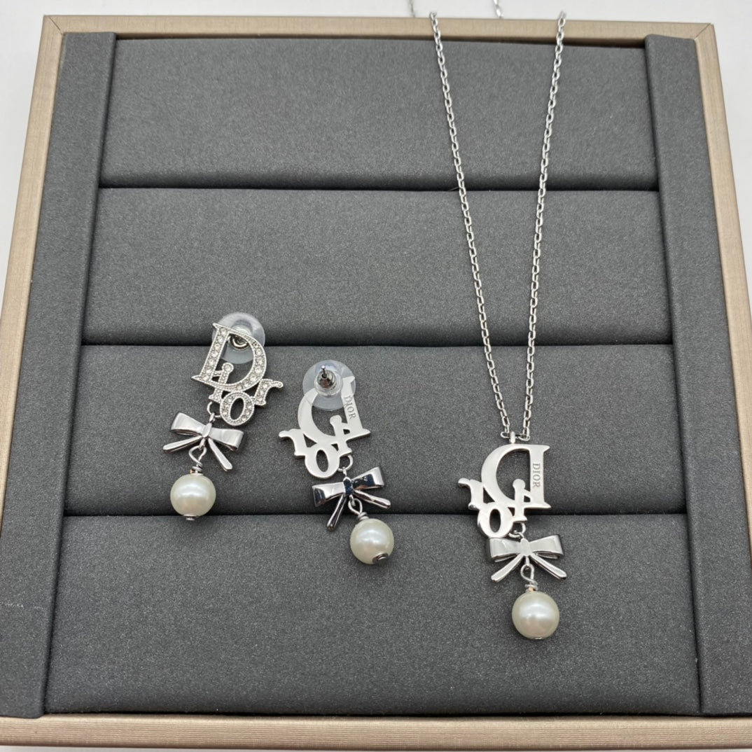 X1Q85D136X Popular Necklace. Earrings