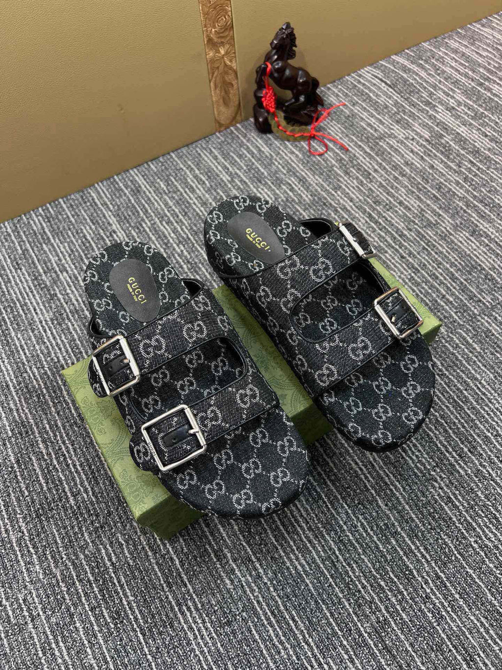 Z5QB17  Popular shoes