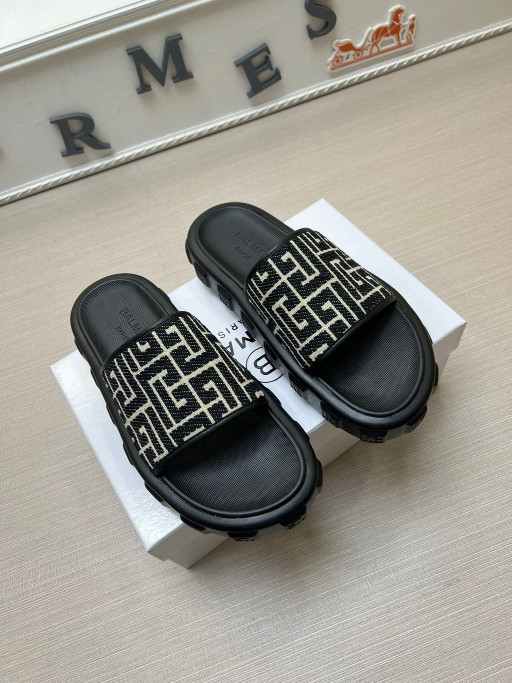 Z5ZA110  Popular slippers