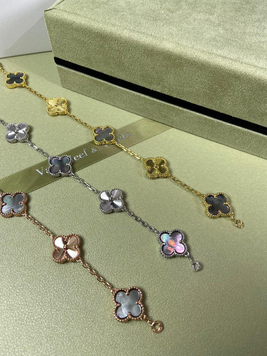 X5X94VA181K  Popular bracelets  5 flowers normal size1.5cm flower