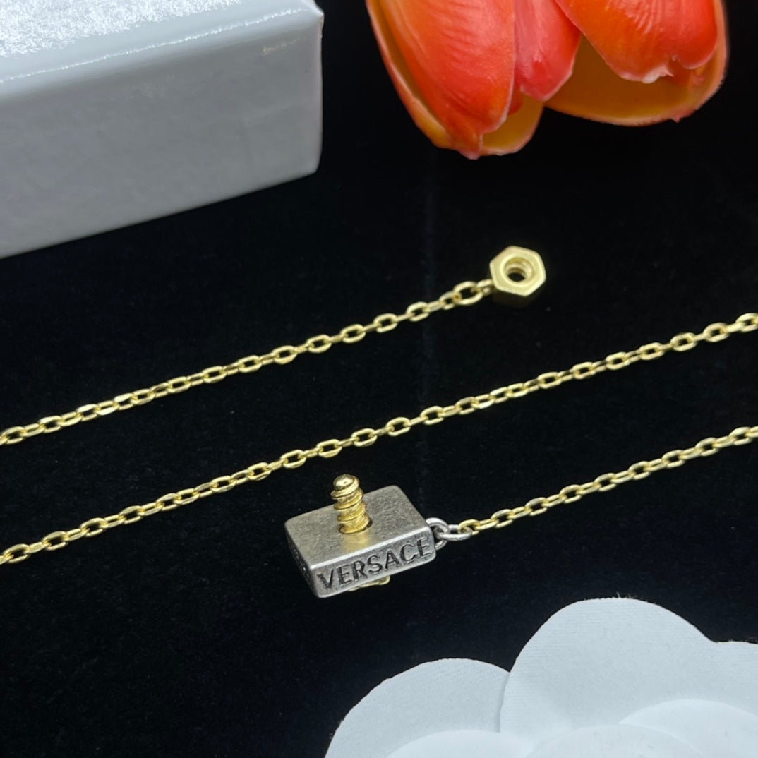 X1Q85V374X  Popular Necklaces