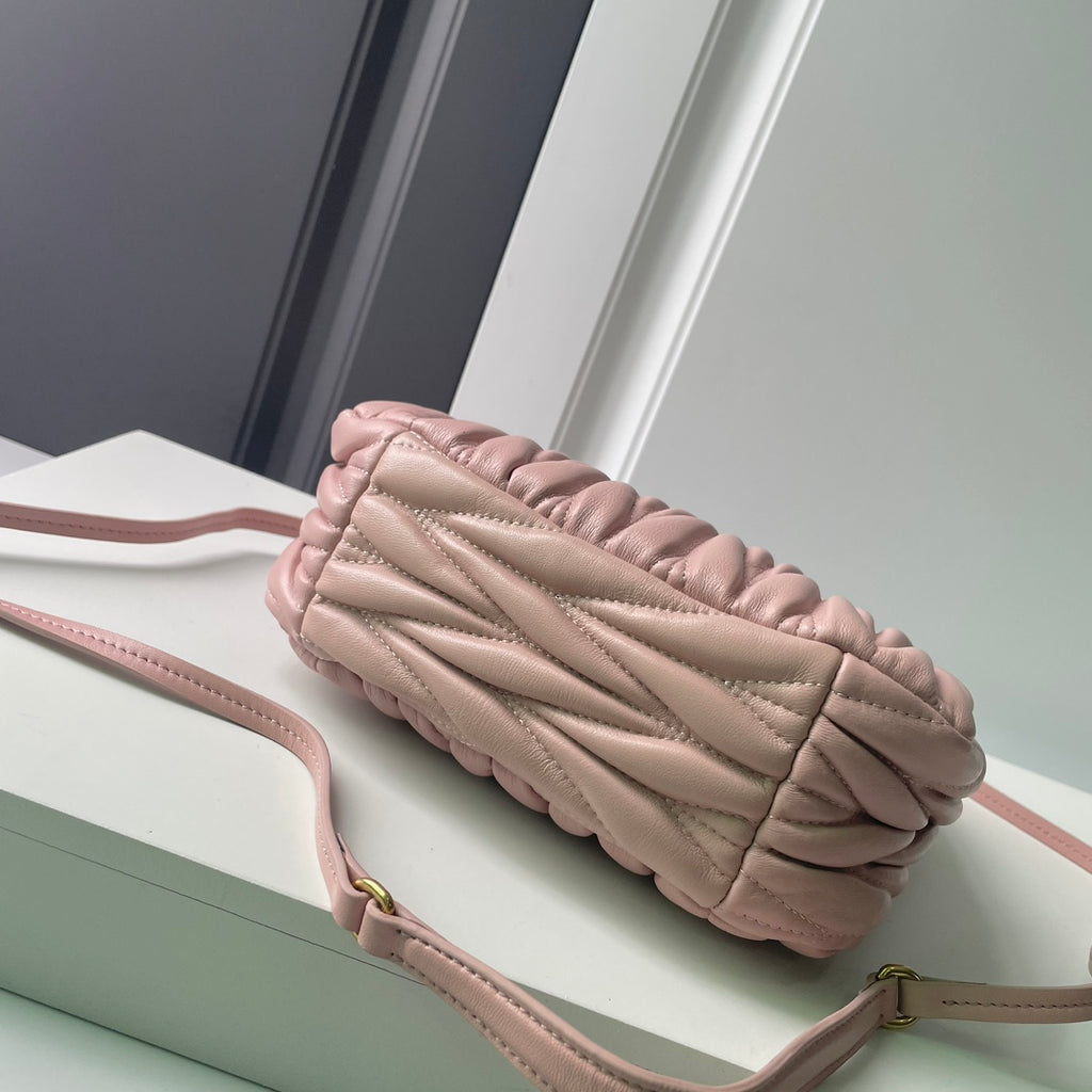 B1P46A116 Popular leather bag