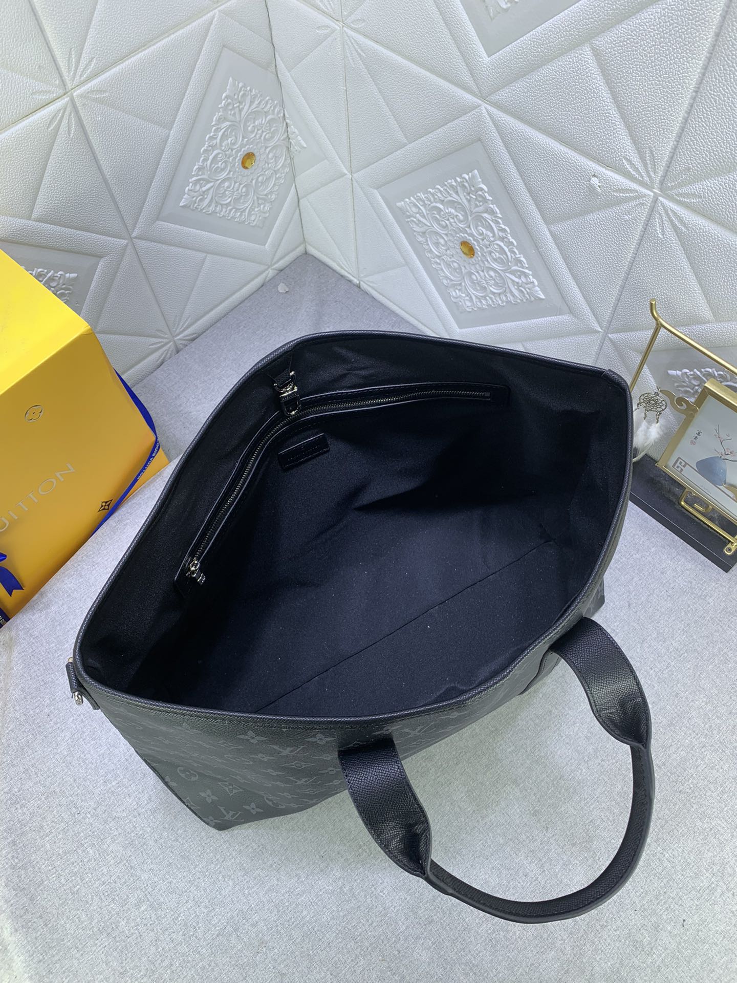 B12X44E350 Popular    leather bag 
