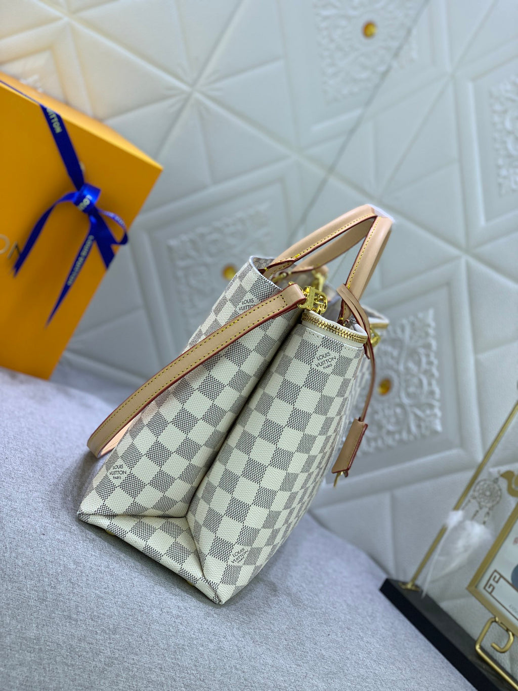 B12X44E330 Popular   leather bag 