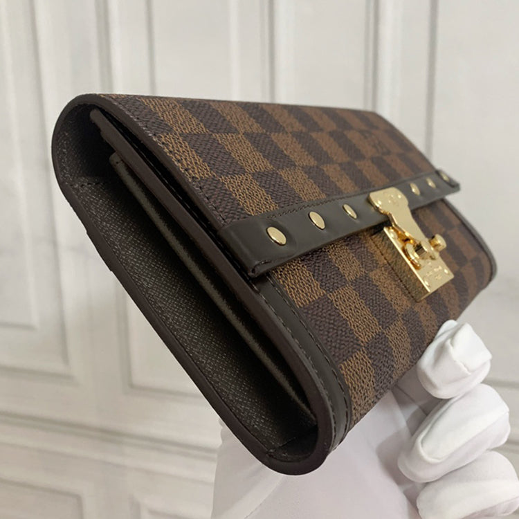 B1X41E10 Popular leather wallets