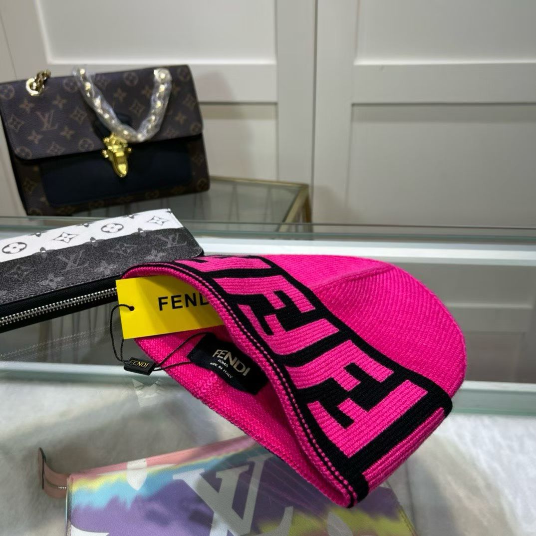 M1R86F79 Popular hats