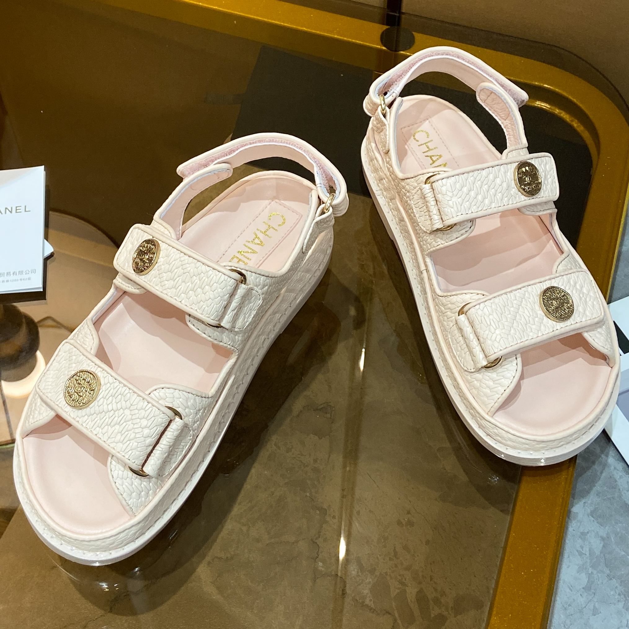 Z2Q55C49 Popular leather shoes