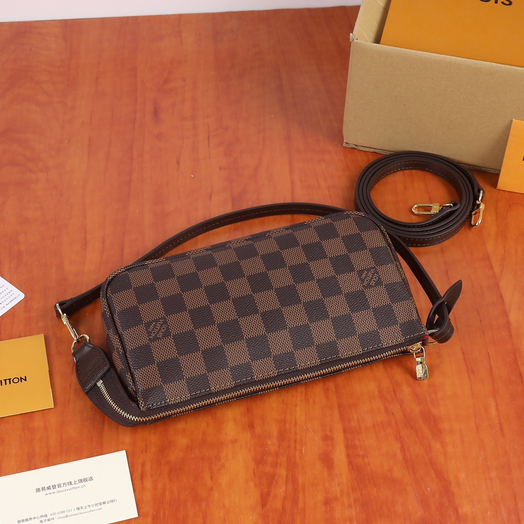 B1X102E17 Popular  leather bag 