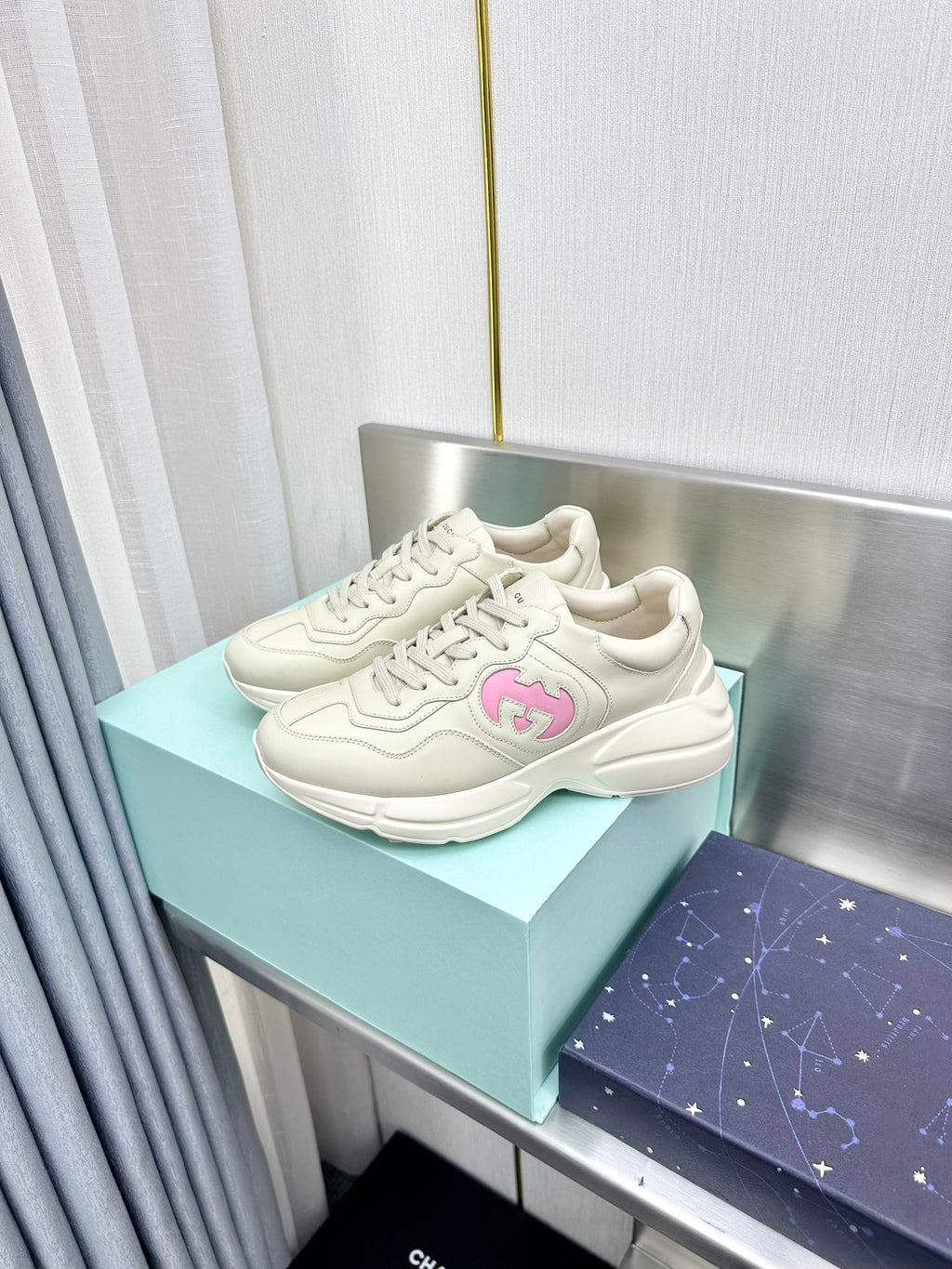 Z2Q95B152  Popular high-quality Shoes