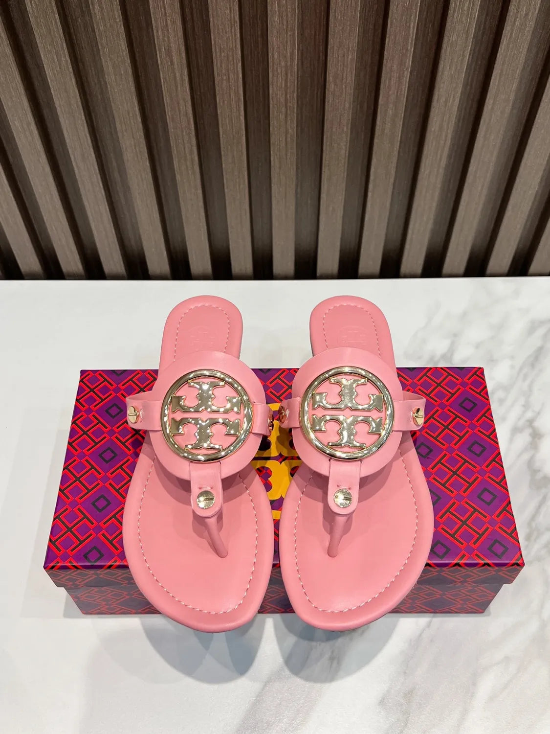 Z2Q55A34  Popular leather shoes