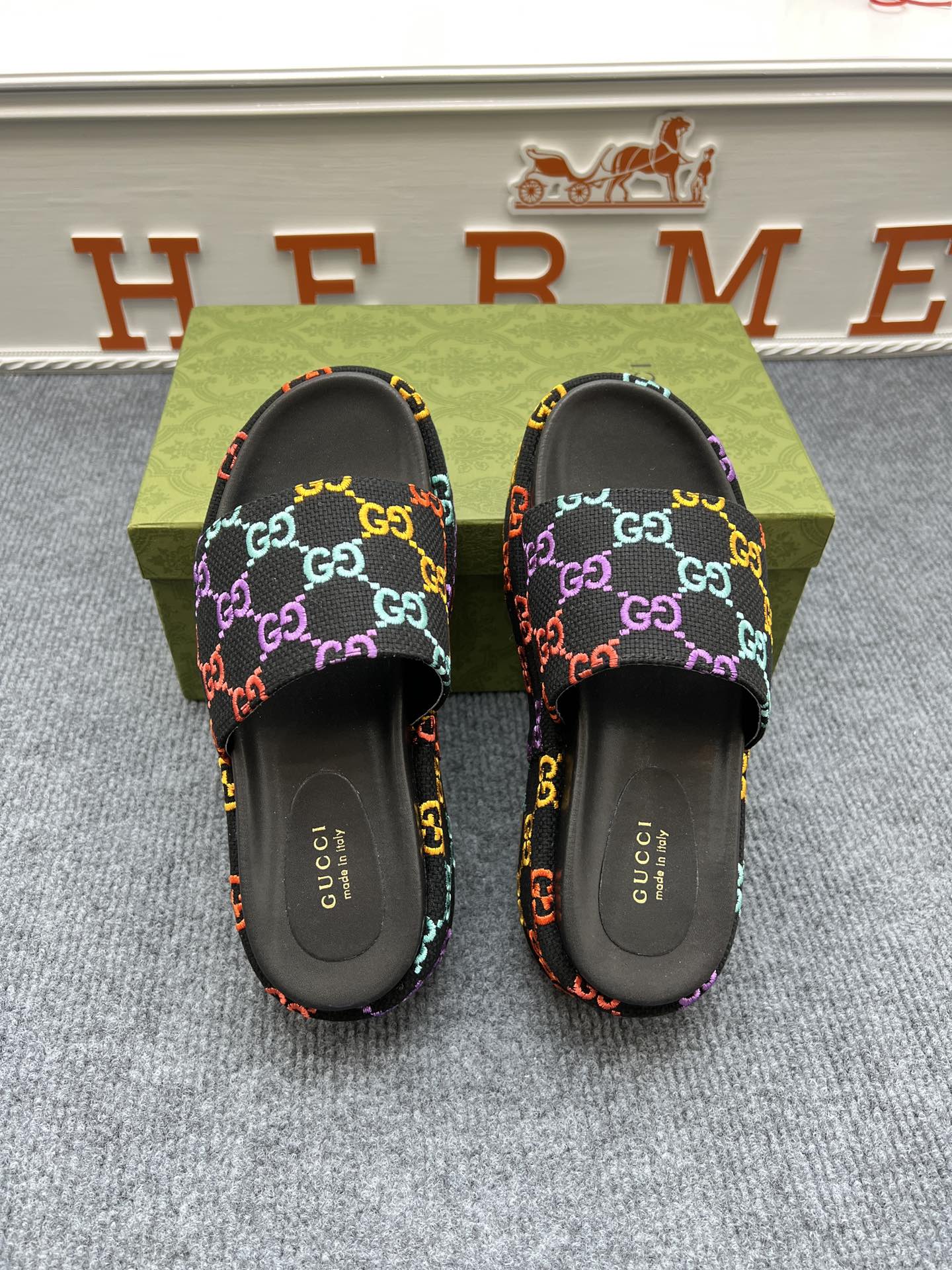 Z5YB72 Popular leather sandals