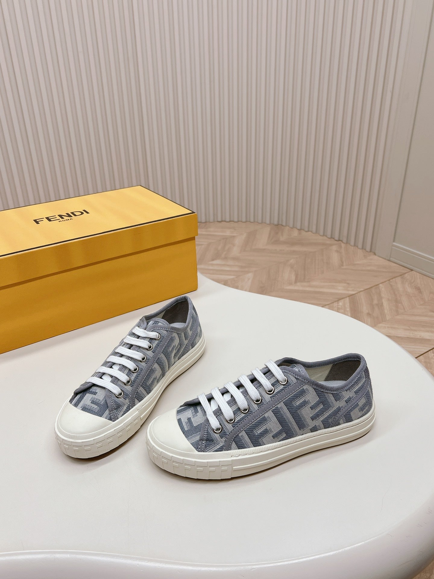 Z2Q105F423 Popular high-quality Shoes
