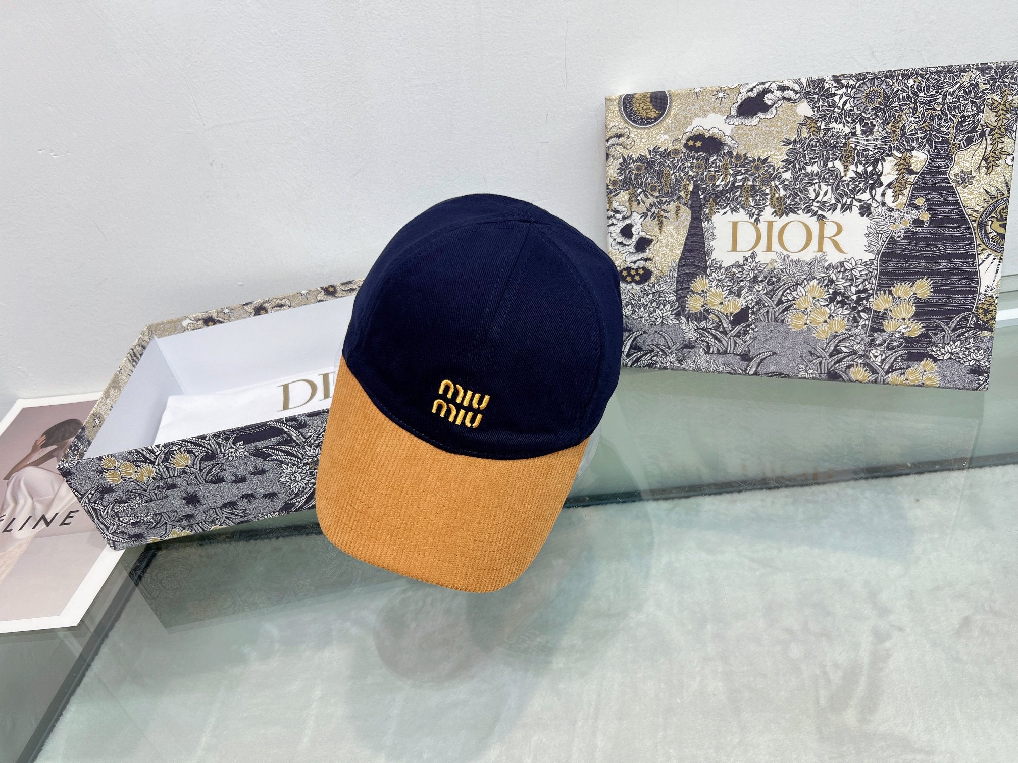 M1Q105A116 Popular hats