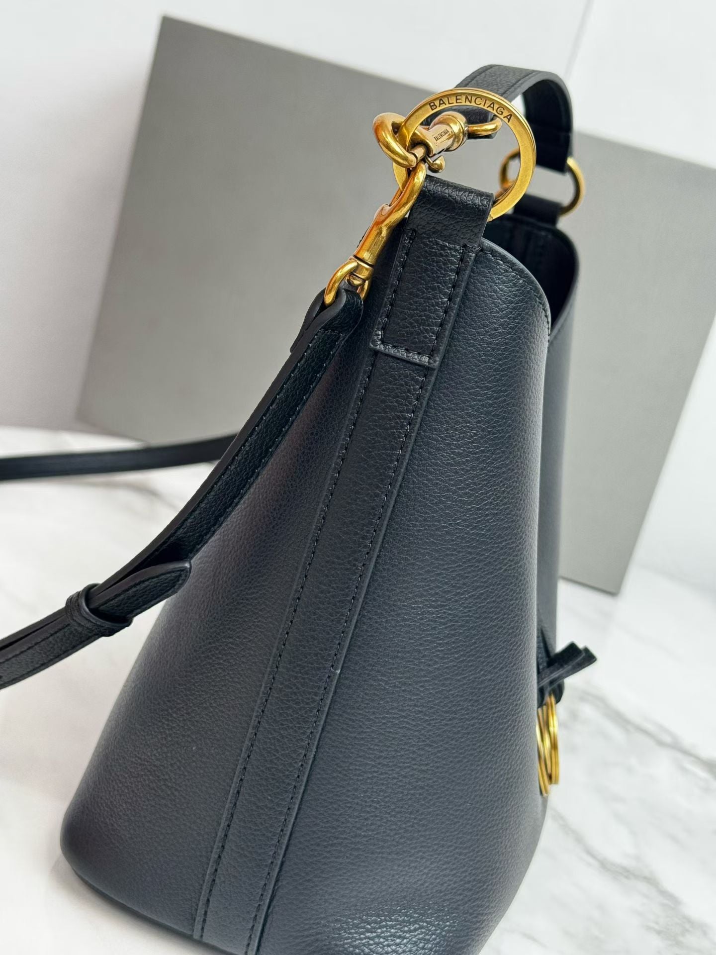 B1P46J144 Popular leather bags