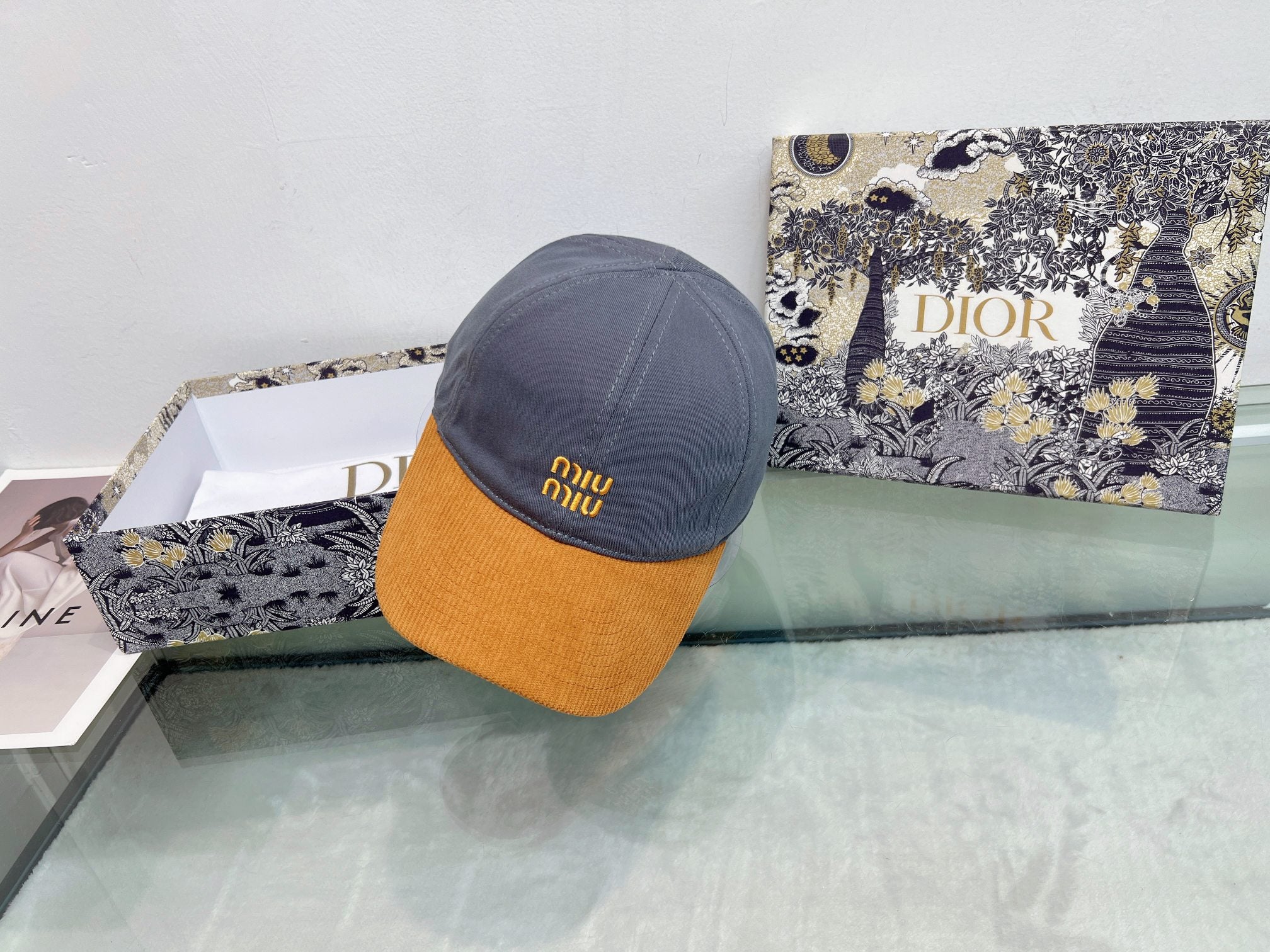 M1Q105A116 Popular hats