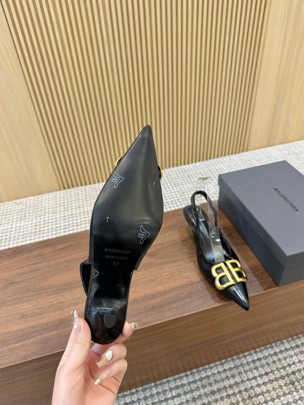 Z2Q55J45 Popular  leather High heels