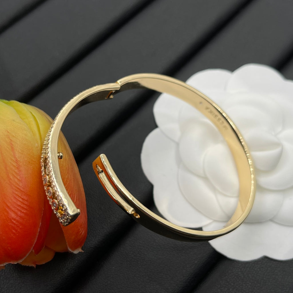 X1Z94A763K  Popular Bracelets