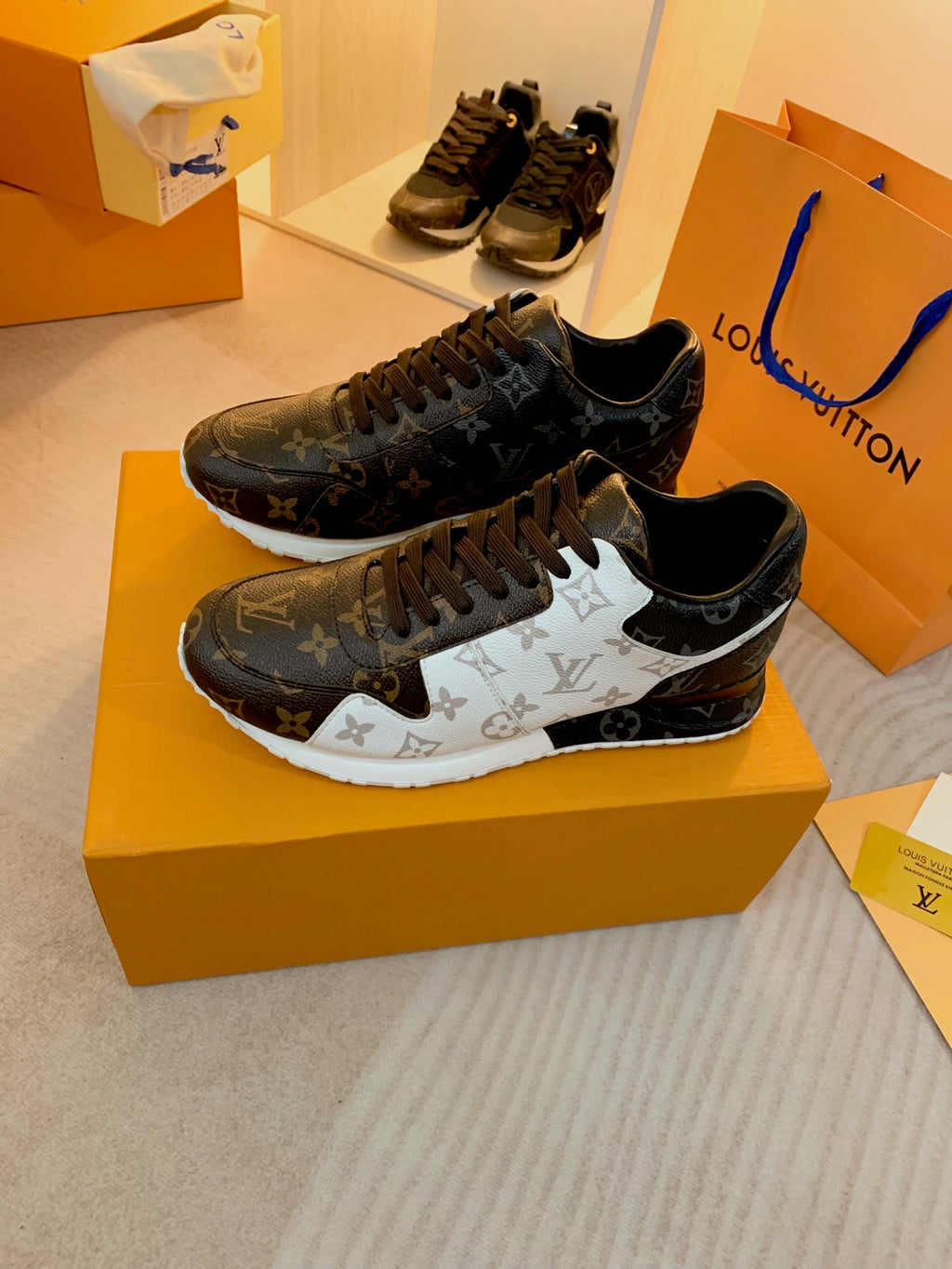 Z2Q95E103  Popular high-quality  shoes