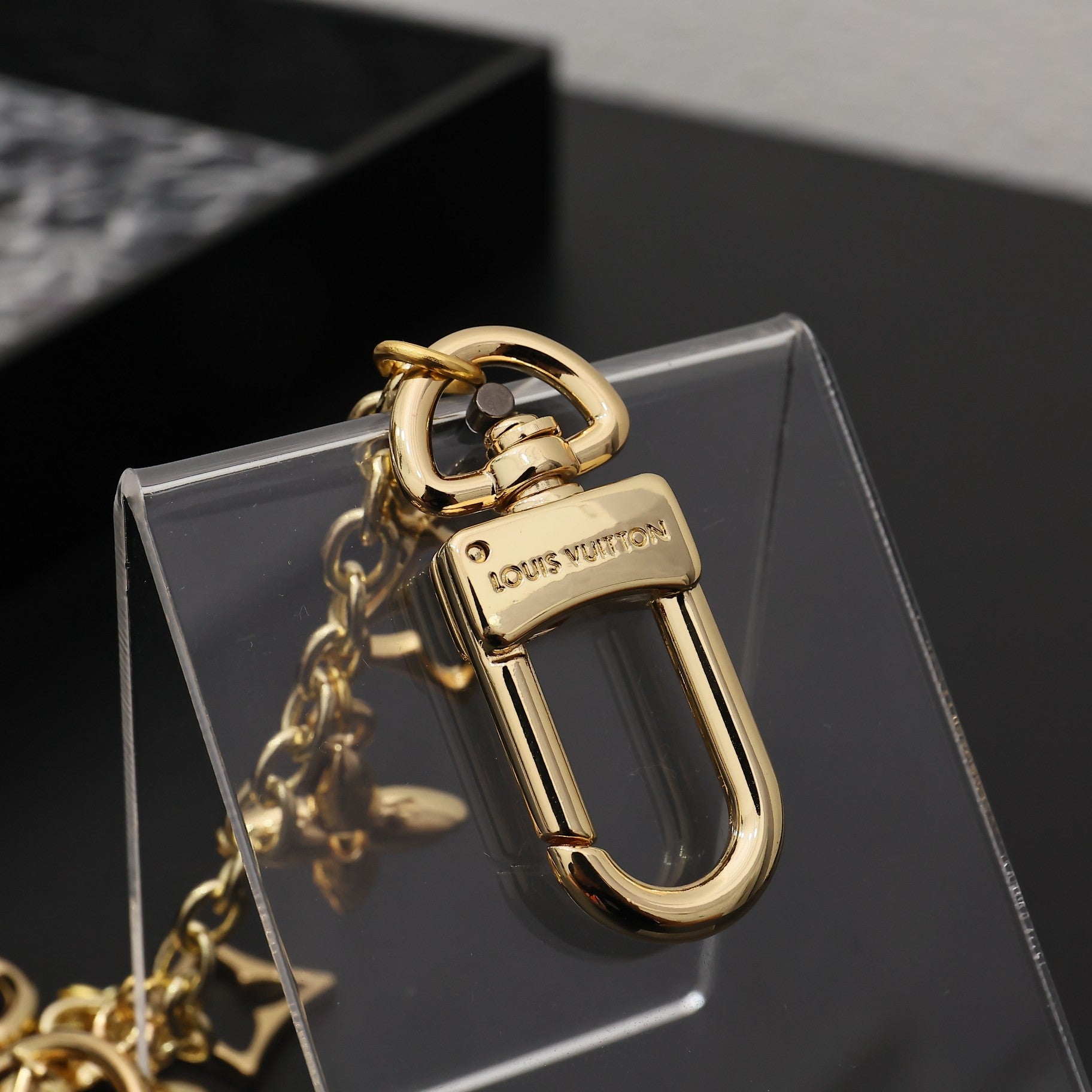 A1Z84E15  Popular key closure