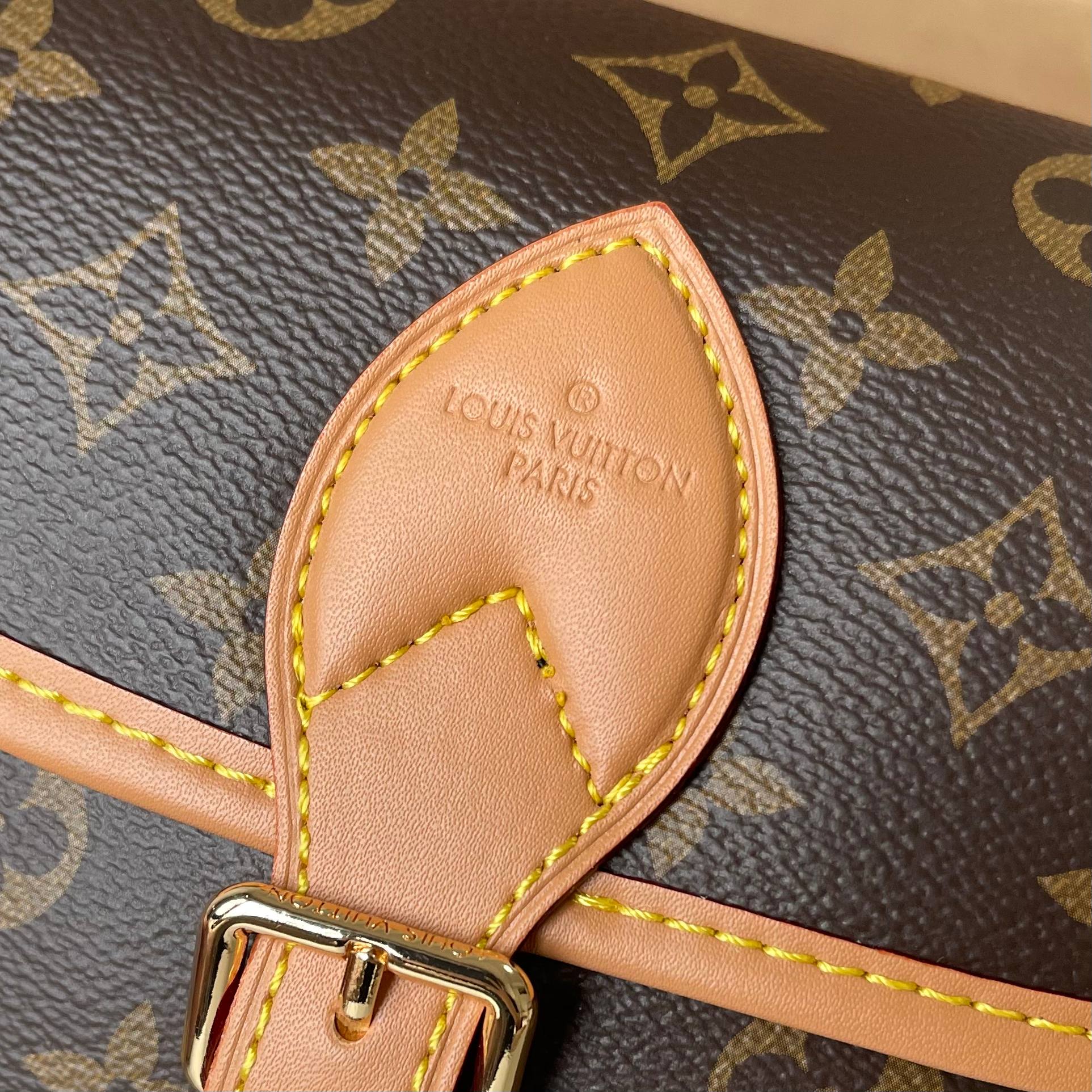 B1P36E38 Popular leather bag