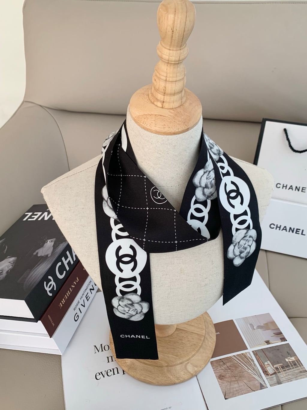 W1N46C43 Popular Silk Scarve