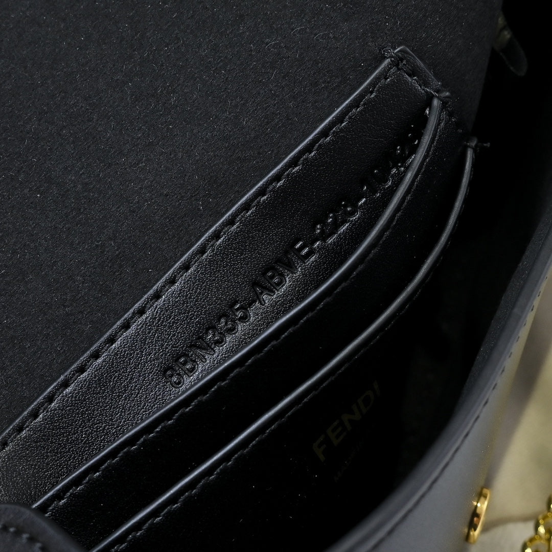 B1R15F138 Popular leather bag