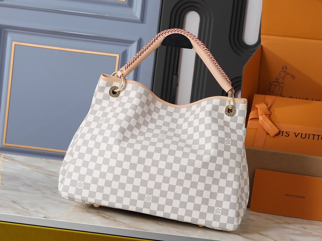 B1P46E66 Popular leather bag