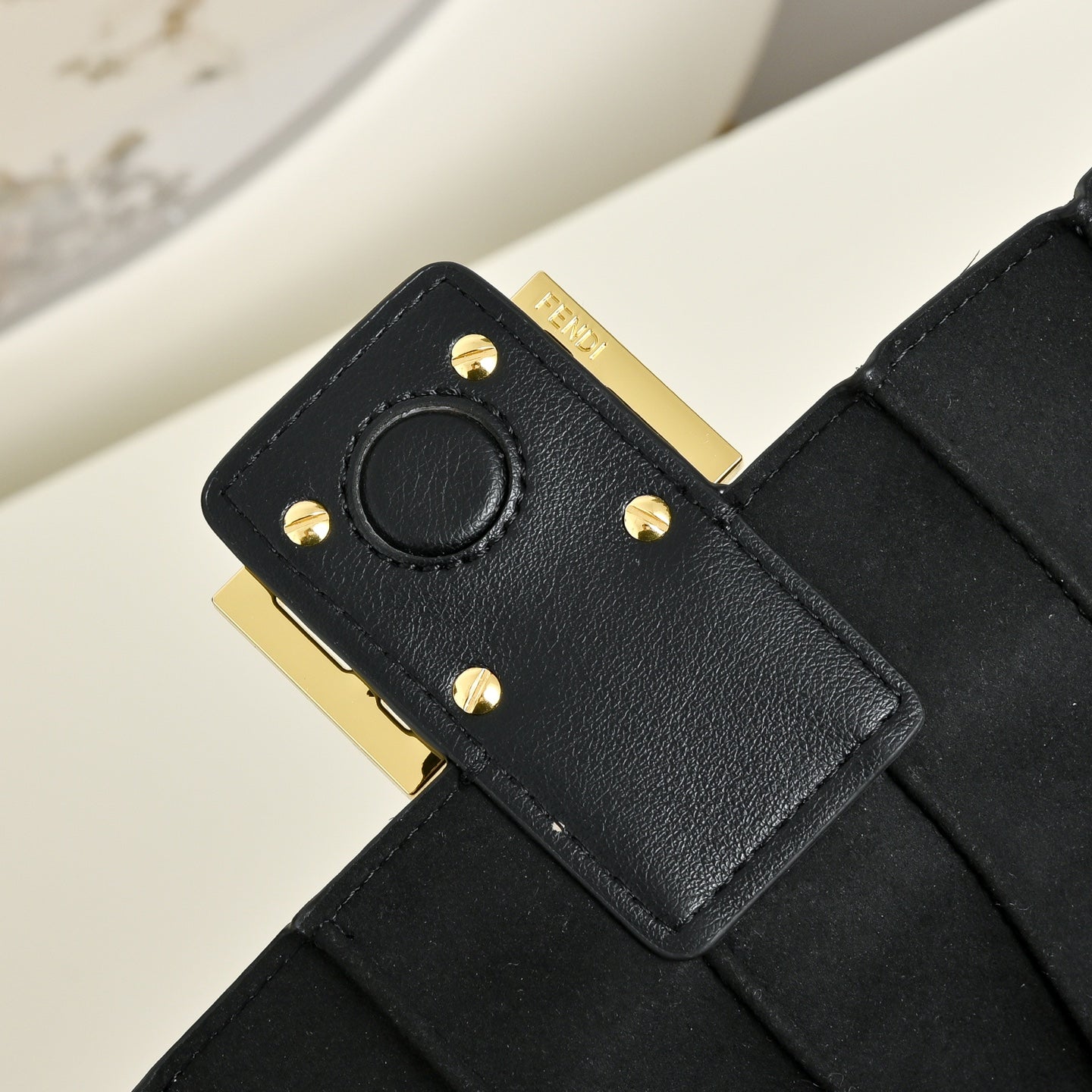 B1P36F106 Popular leather bag