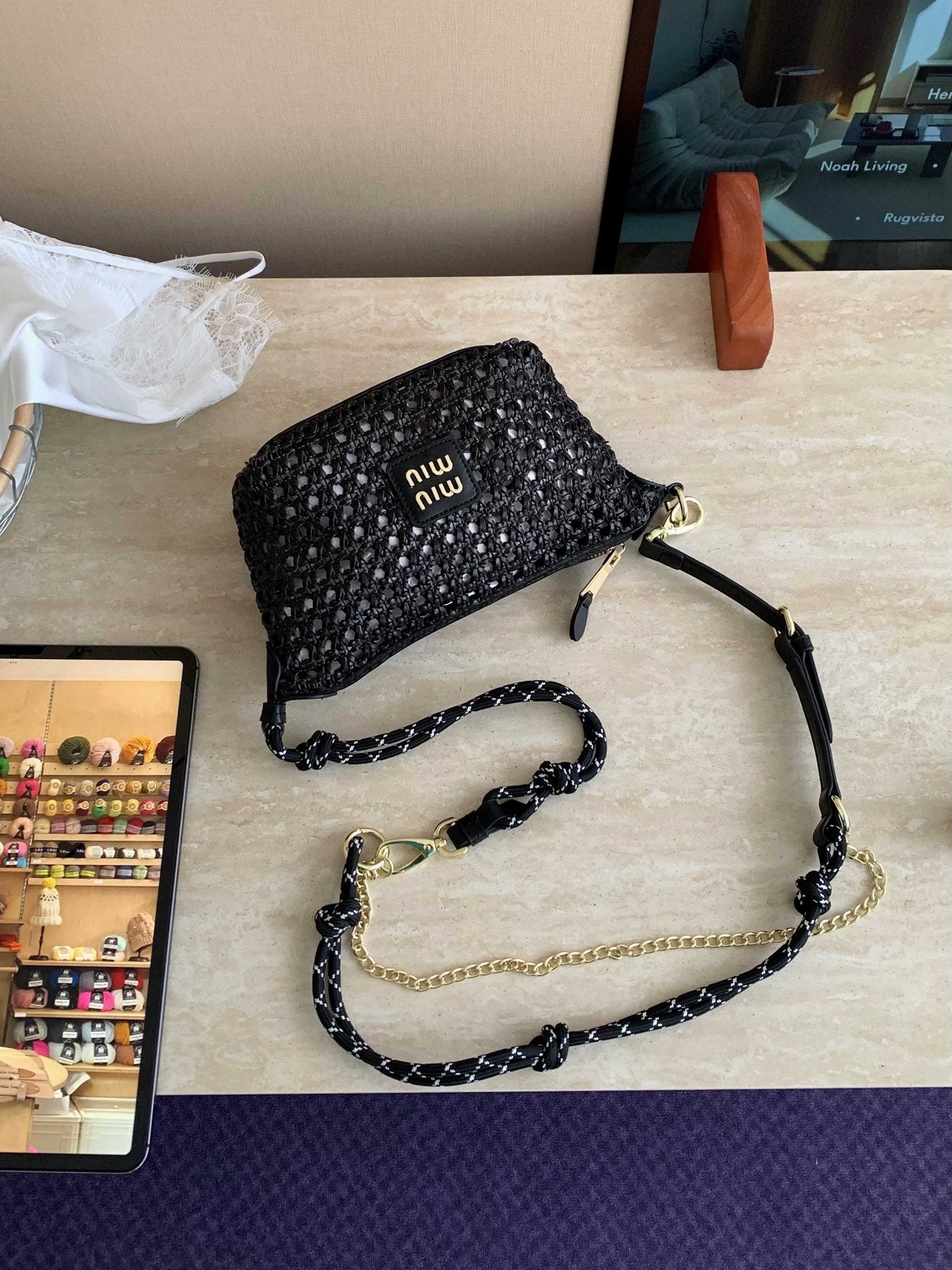 B1P36A51 Popular woven bag