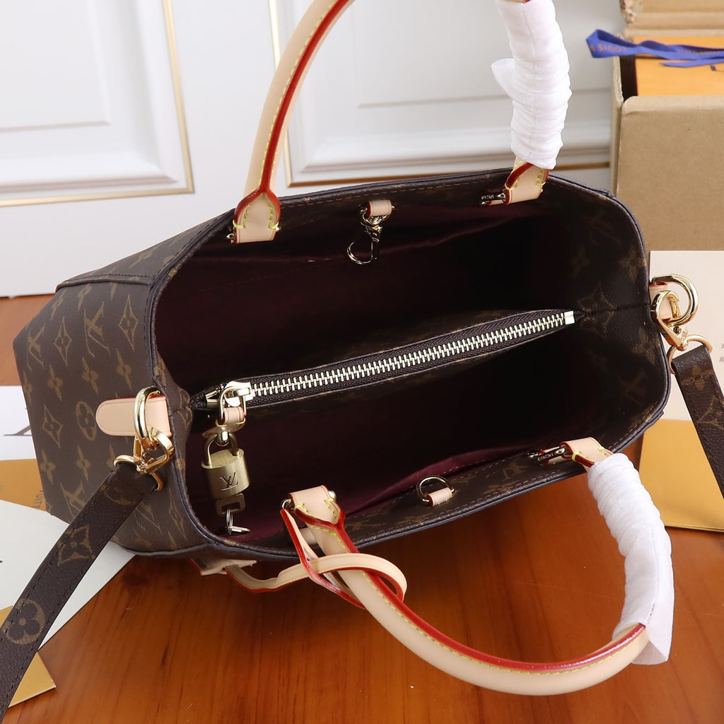B12X44E317 Popular   leather bag 